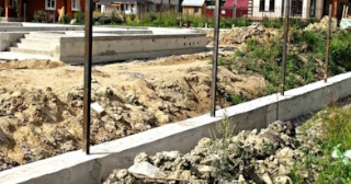 Фундамент под забор заказать в Пятигорске - заливка фундамента для забора | от 1550 за п.м.