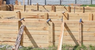 Ленточный фундамент с цоколем в Пятигорске - от 15707 руб.